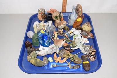 Lot 201 - Tray of various assorted mainly bird ornaments...