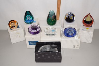 Lot 208 - A collection of paperweights to include...