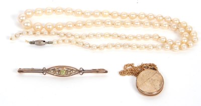 Lot 149 - A graduated cultured pearl necklace, 50cm long,...