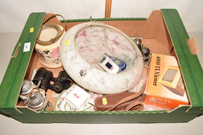 Lot 220 - A box of mixed items to include a marbled...
