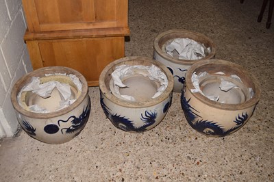 Lot 260 - A set of twelve 20th Century dragon pattern...