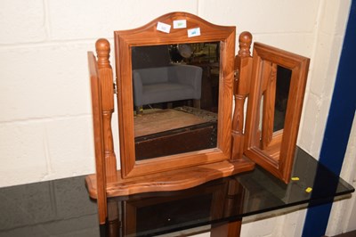 Lot 322 - A triple dressing table mirror