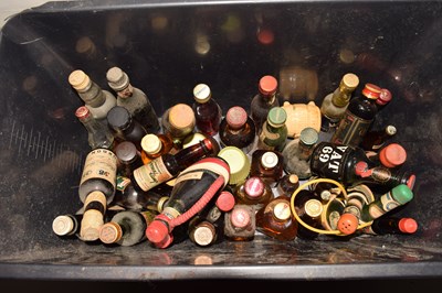Lot 513 - Quantity of alcohol miniatures