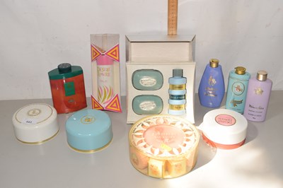 Lot 543 - Vintage ladies toiletries