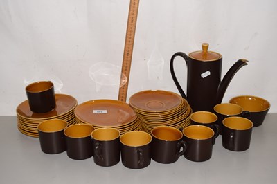 Lot 607 - A mid 20th Century coffee set and dinner wares