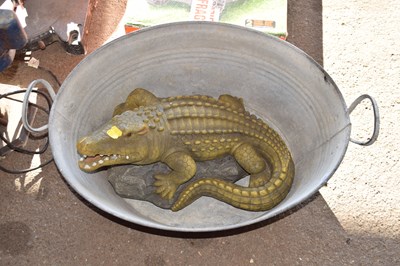 Lot 422 - Galvanised tub together with a model of a...