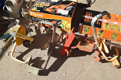 Lot 424 - Mixed lot of five car/trailer clamps