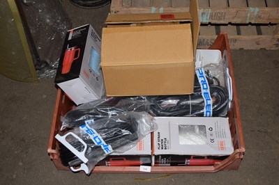 Lot 724 - Mixed lot to include plastic caddys, drinks...