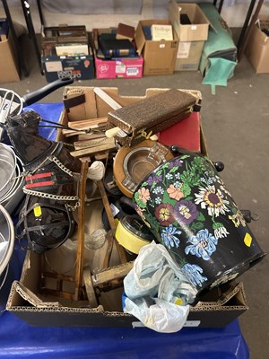 Lot 605 - One box of miscellaneous items