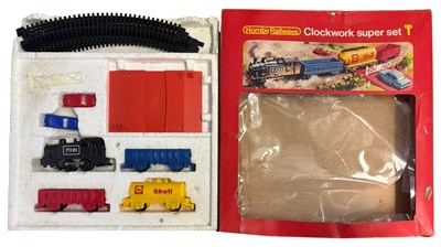 Lot 33 - A boxed Hornby 00 gauge R533 Clockwork Superset