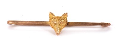 Lot 97 - A 9ct fox mask bar brooch, the fox mask head,...