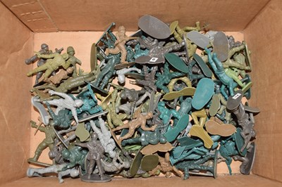 Lot 52 - Box of plastic toy soldiers