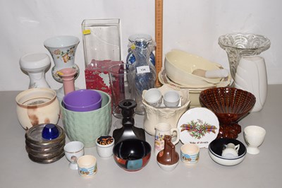 Lot 134 - Mixed Lot: Ceramics and glass wares to include...