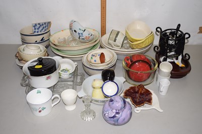 Lot 135 - Mixed Lot: Various assorted ceramics, kitchen...
