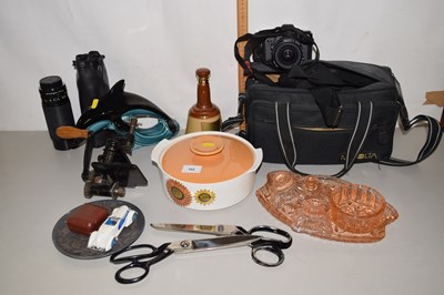 Lot 162 - Mixed Lot: Pentax P30 camera, glass dressing...