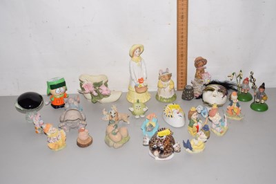 Lot 167 - Collection of various assorted small ornaments