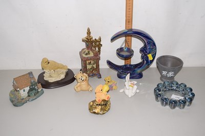 Lot 170 - Mixed Lot: Various ornaments, moon shaped T...