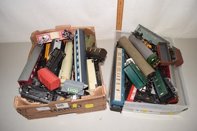 Lot 179 - Two boxes of 00 gauge model railway rolling stock