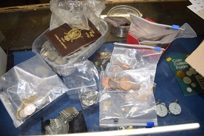 Lot 93 - A collection of various coinage to include a...