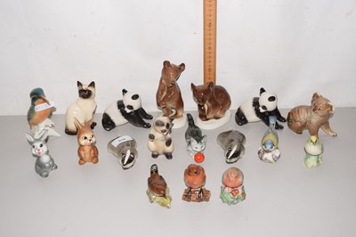 Lot 519 - A collection of various model birds and...