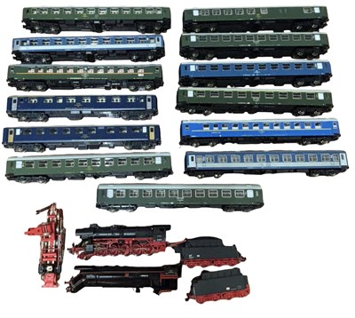 Lot 76 - A mixed collection of various H0 gauge Russian...