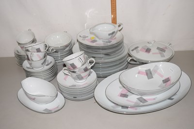Lot 606 - Quantity of R C Japanese retro dinner wares
