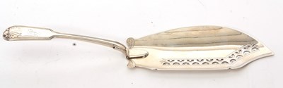 Lot 31 - A George IV silver fish slice, fiddle, shell...