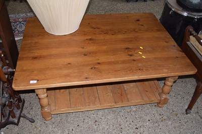 Lot 284 - Large pine coffee table