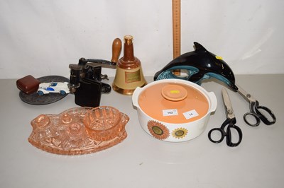 Lot 14 - Mixed Lot: Pentax P30 camera, glass dressing...