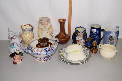 Lot 20 - Collection of ceramic jugs and plates