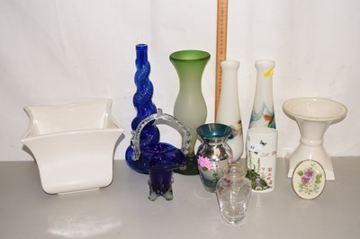 Lot 22 - Quantity of glass wares including a pair of...