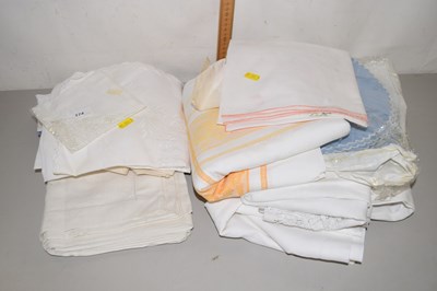 Lot 174 - Mixed Lot: Various table linen and similar items
