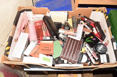 Lot 500 - Box containing a quantity of various dressing...
