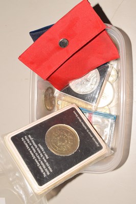 Lot 99 - Box of various coinage to include thrupenny...