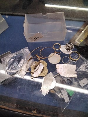 Lot 114 - Mixed Lot: Mother of pearl gaming counters,...