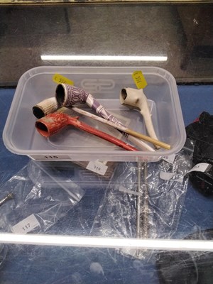 Lot 115 - Group of various vintage tobacco pipes
