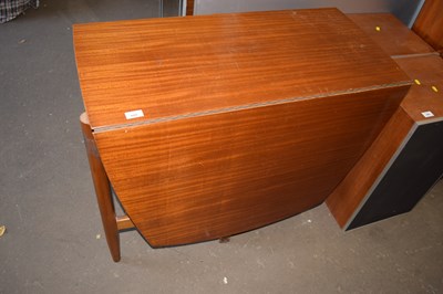 Lot 689 - A drop leaf dining table