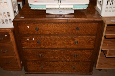 Lot 720 - An oak four drawer chest