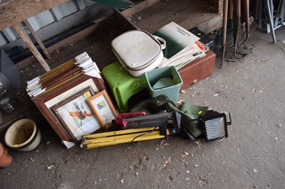 Lot 377 - Mixed Lot: Picture frames, flood light on...