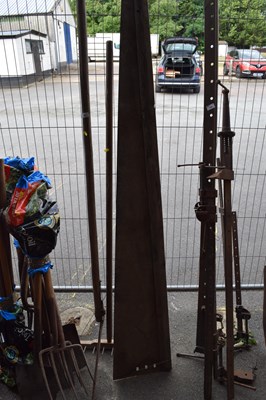 Lot 385 - Mixed Lot: Vintage tools to include long arm...
