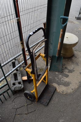 Lot 389 - A sackbarrow