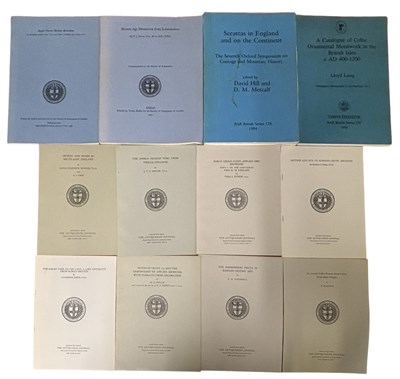 Lot 666 - A mixed collection of ephemera and booklets...