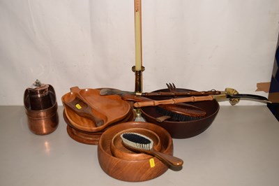 Lot 154 - Mixed Lot: Various wooden bowls, small copper...