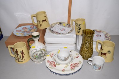 Lot 173 - Mixed Lot: Beano collectors plates, African...