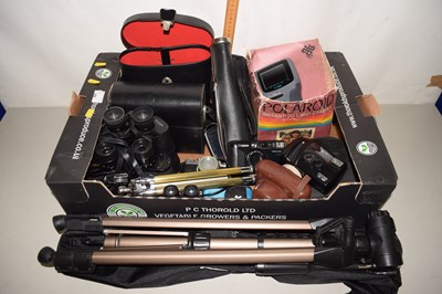 Lot 184 - Box of various assorted cameras, tripod,...