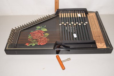 Lot 194 - A vintage Autoharp with rose decoration