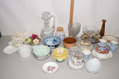 Lot 200 - Mixed Lot: Various decorative bowls, glass...