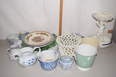 Lot 203 - Mixed Lot: Various blue and white ceramics,...