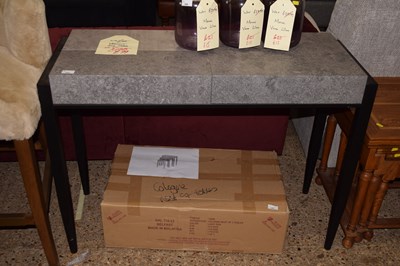 Lot 305 - An as new Vermont end table