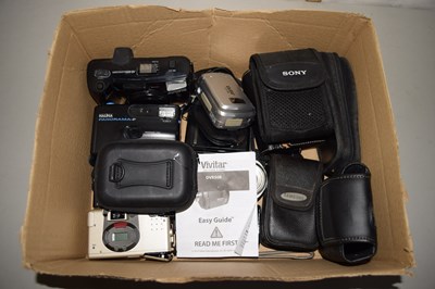 Lot 516 - Box of assorted cameras